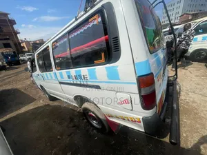 Toyota HiAce 2002 White