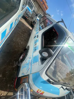 Toyota HiAce 2002 White