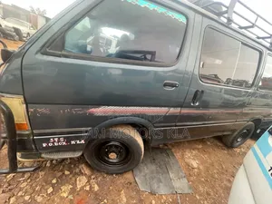 Toyota HiAce 2001 Blue