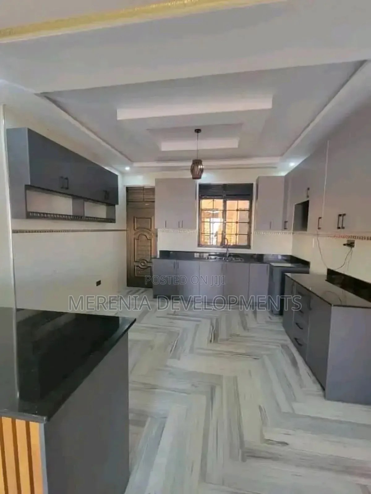 5bdrm House in Bwebajja, Wakiso / Wakiso for sale
