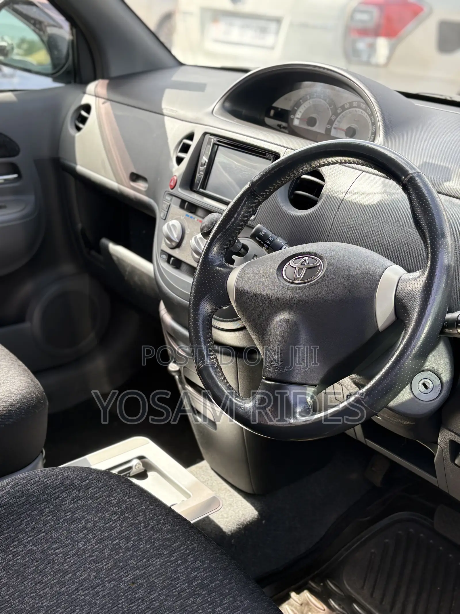 Toyota Sienta 1.5 FWD 2013 Gray