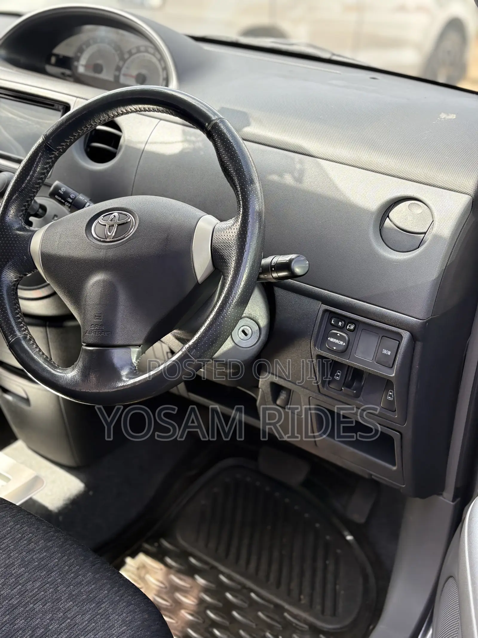 Toyota Sienta 1.5 FWD 2013 Gray