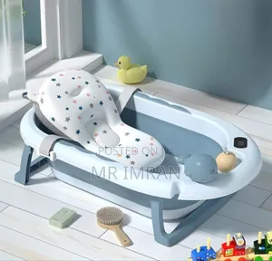 Foldable Baby Bathtub With A Temperature Sensor And A Soft Cushion.