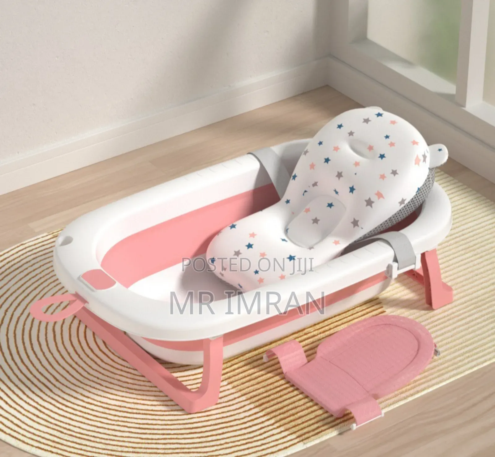 Foldable Baby Bathtub With A Temperature Sensor And A Soft Cushion.