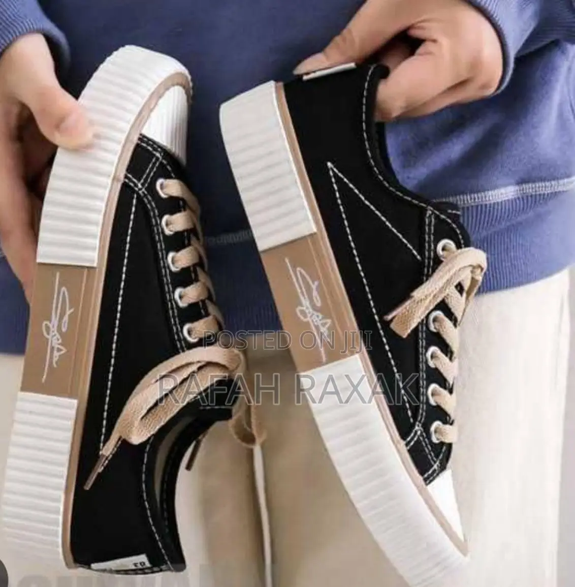 New Classic Fashion Black Canvas Low Sneakers
