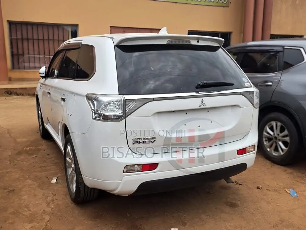 Mitsubishi Outlander 2.0 PHEV AWD 2013 White