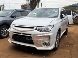 Mitsubishi Outlander 2.0 PHEV AWD 2013 White