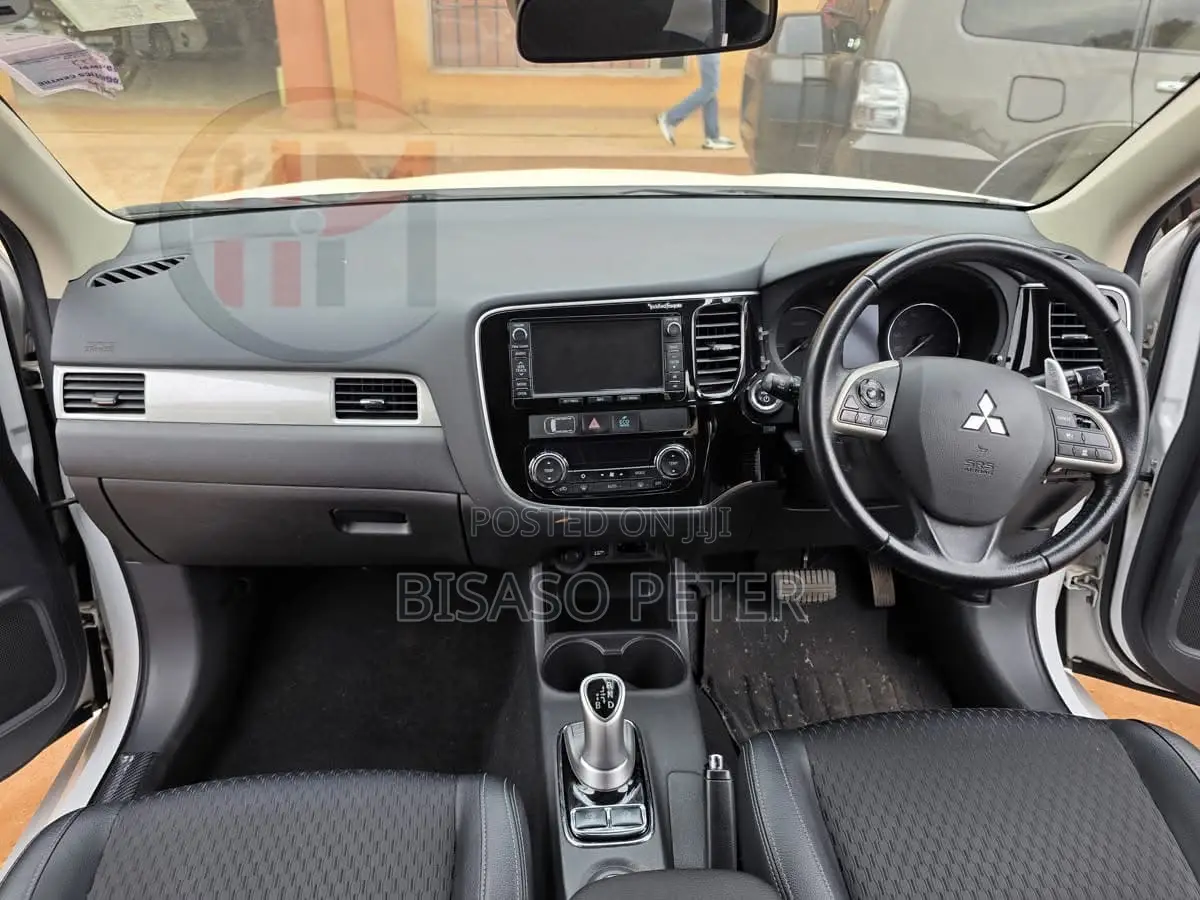 Mitsubishi Outlander 2.0 PHEV AWD 2013 White