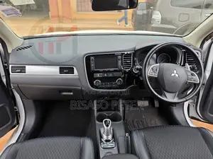 Mitsubishi Outlander 2.0 PHEV AWD 2013 White