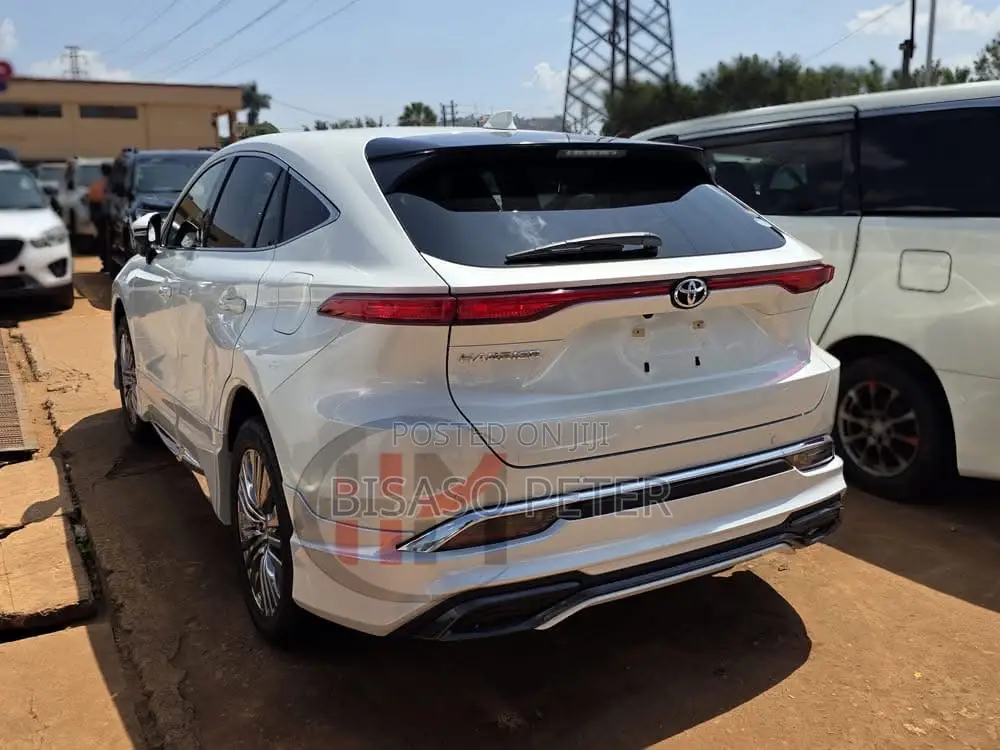 Toyota Harrier 2.0 2021 White
