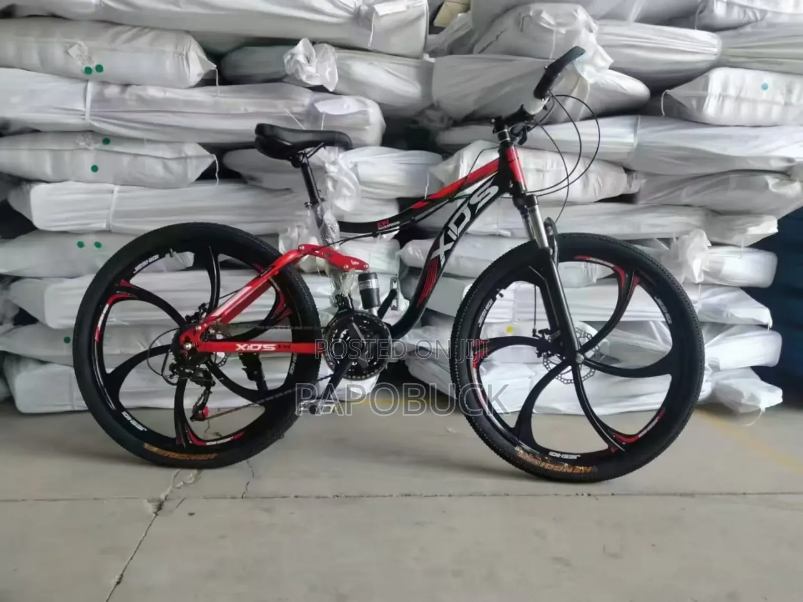 Adult Bicycle With Suspension and Hydraulic Disc Brakes