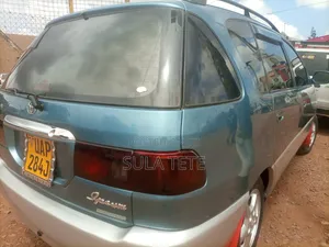 Toyota Ipsum 2000 Green