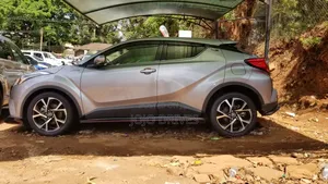 Toyota C-HR XLE FWD Sport Utility (2.0L 4cyl 2AM) 2018 Gray