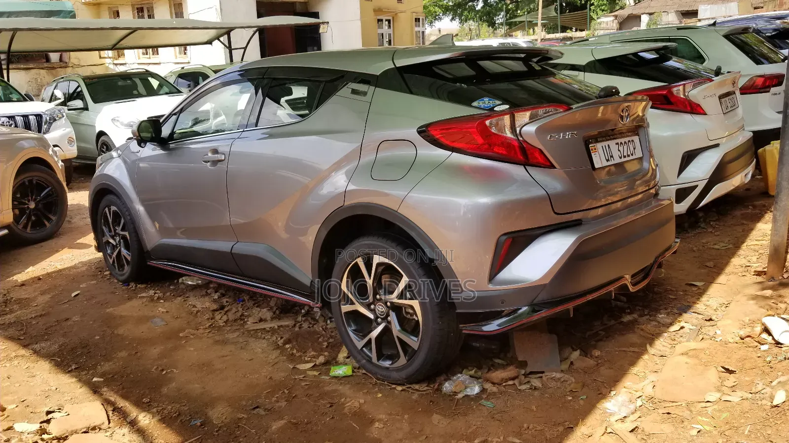 Toyota C-HR XLE FWD Sport Utility (2.0L 4cyl 2AM) 2018 Gray
