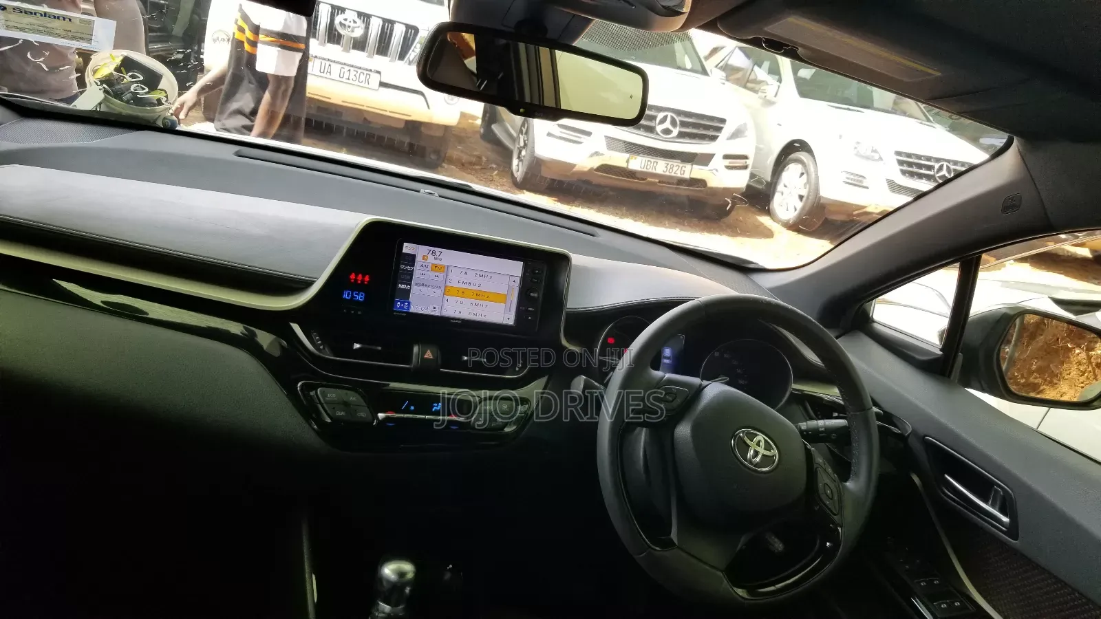 Toyota C-HR XLE FWD Sport Utility (2.0L 4cyl 2AM) 2018 Gray