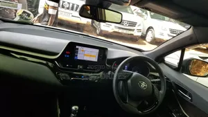 Toyota C-HR XLE FWD Sport Utility (2.0L 4cyl 2AM) 2018 Gray