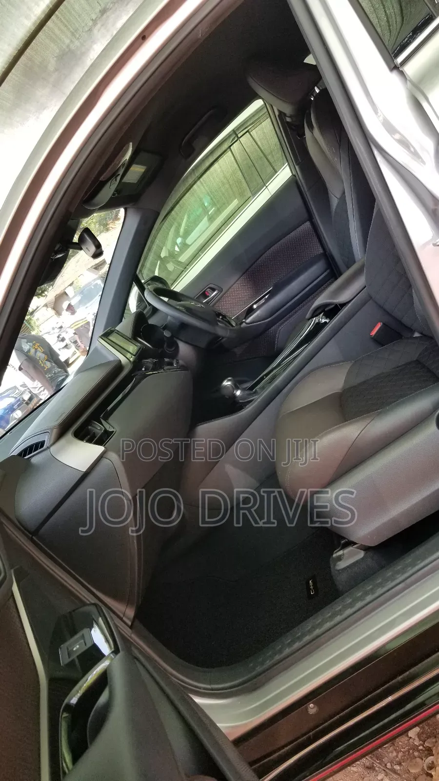 Toyota C-HR XLE FWD Sport Utility (2.0L 4cyl 2AM) 2018 Gray