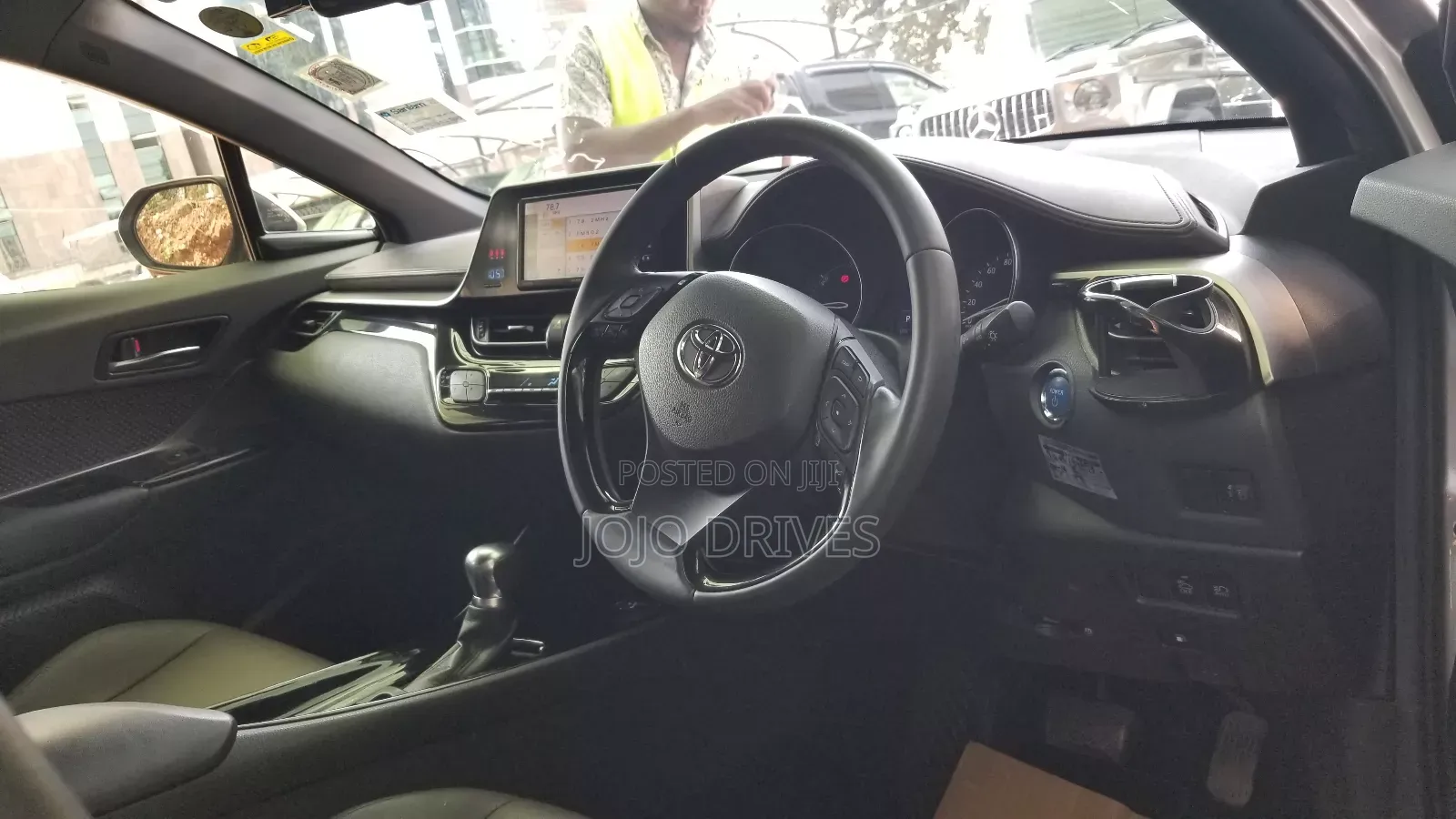 Toyota C-HR XLE FWD Sport Utility (2.0L 4cyl 2AM) 2018 Gray