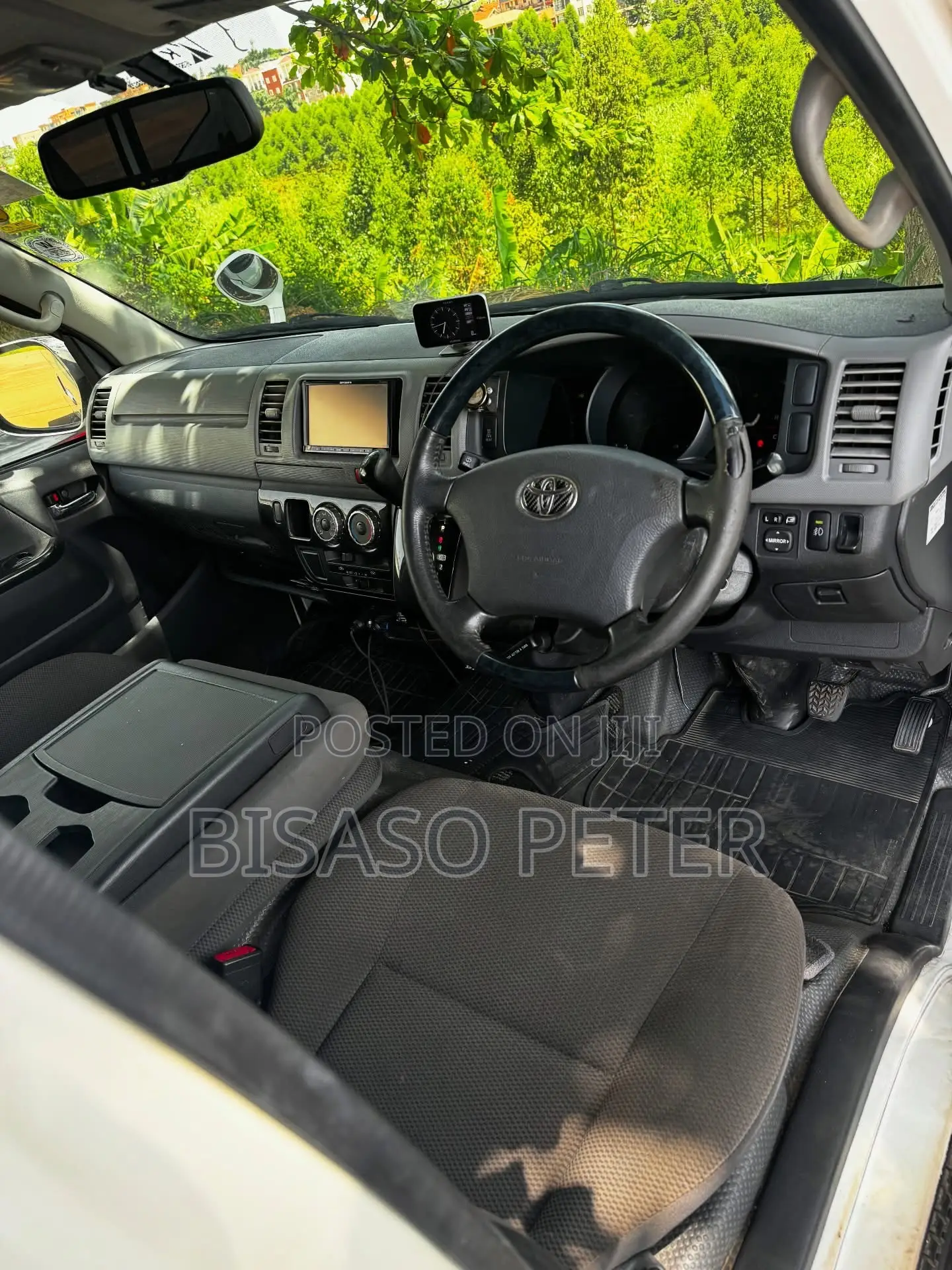 Toyota HiAce 2012 White