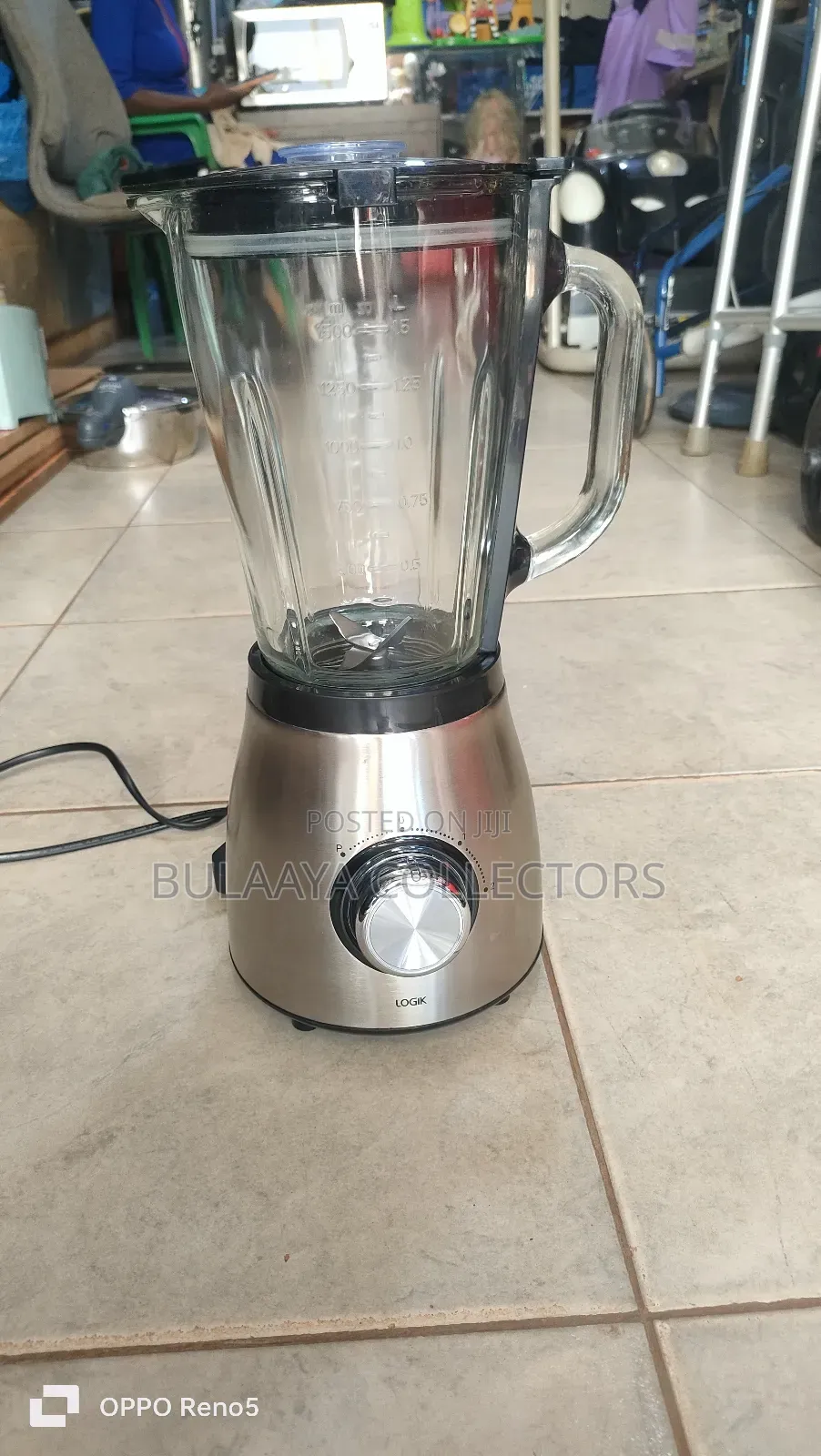 Logik Kitchen Blender With a Stainless Steel Base and Glass Jug, 800w.