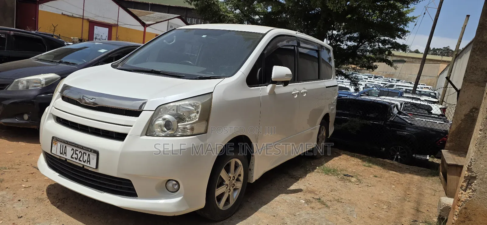 Toyota Noah 2011 White