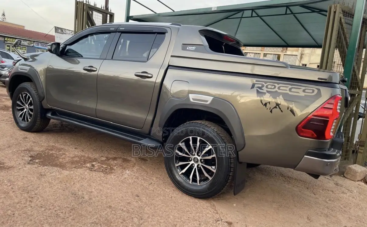 Toyota Hilux 2.8 Diesel 2020 Brown