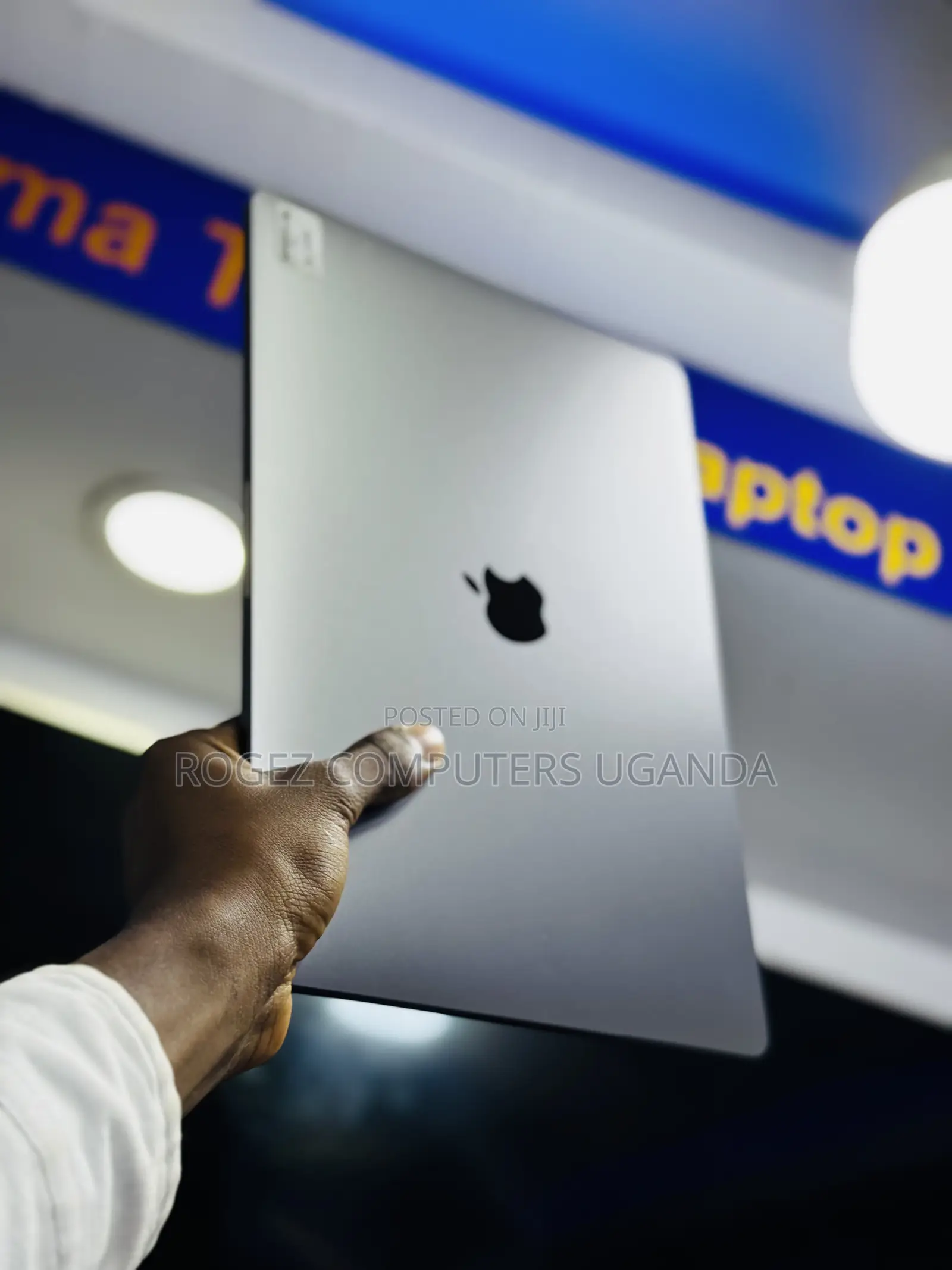 New Laptop Apple MacBook Pro 2020 M1 16GB Apple M1 Pro SSD 256GB
