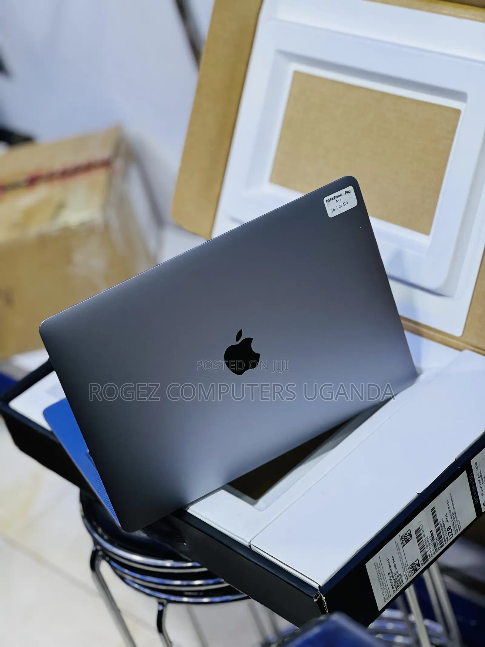 New Laptop Apple MacBook Pro 2020 M1 16GB Apple M1 Pro SSD 256GB