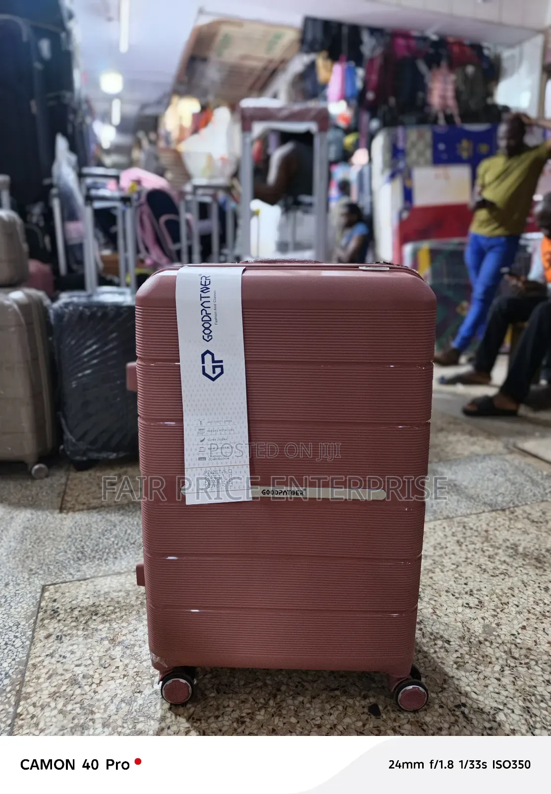 Good Paten Plastic Suitcase. Large Size. Rose Gold Color