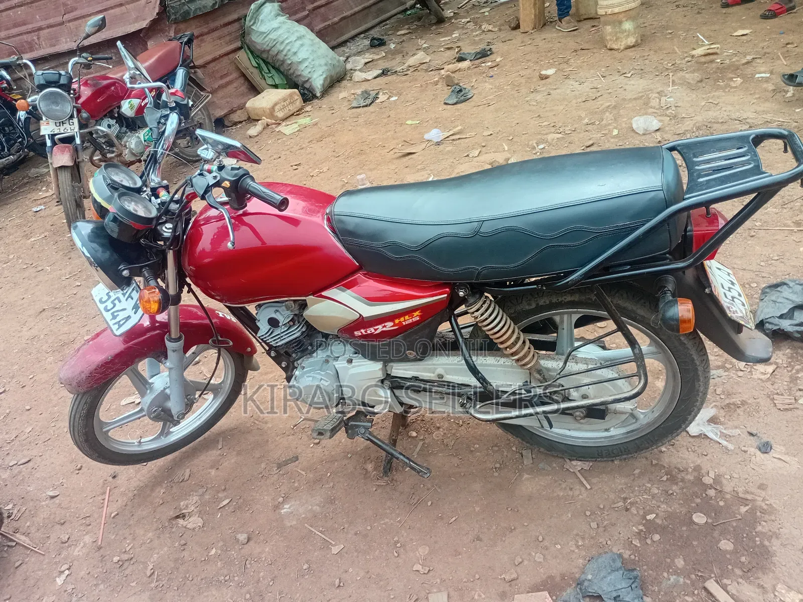 TVS HLX 125 2025 Red