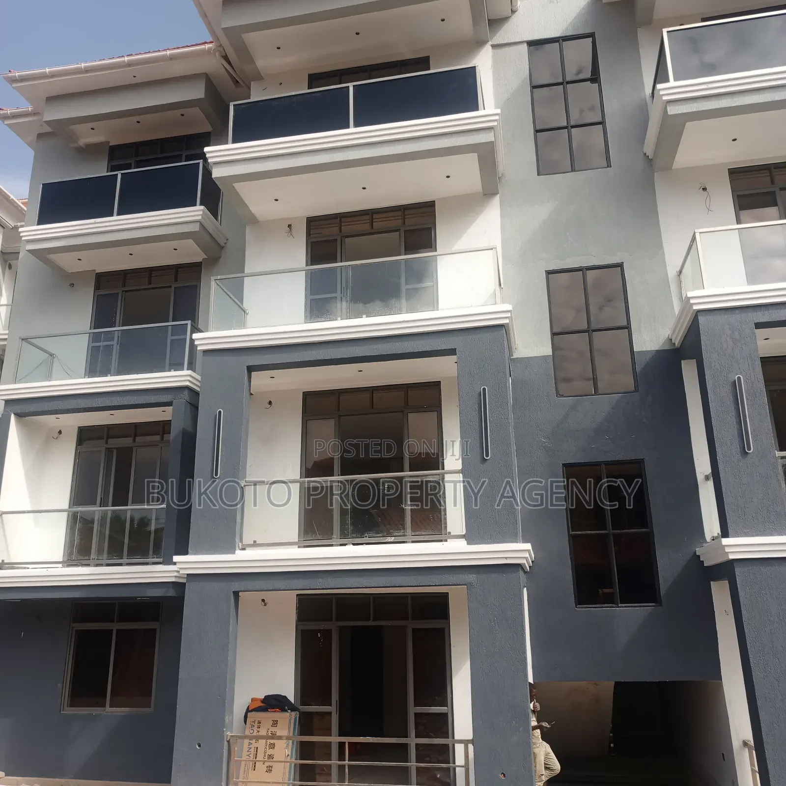 Commercial Building for Sale