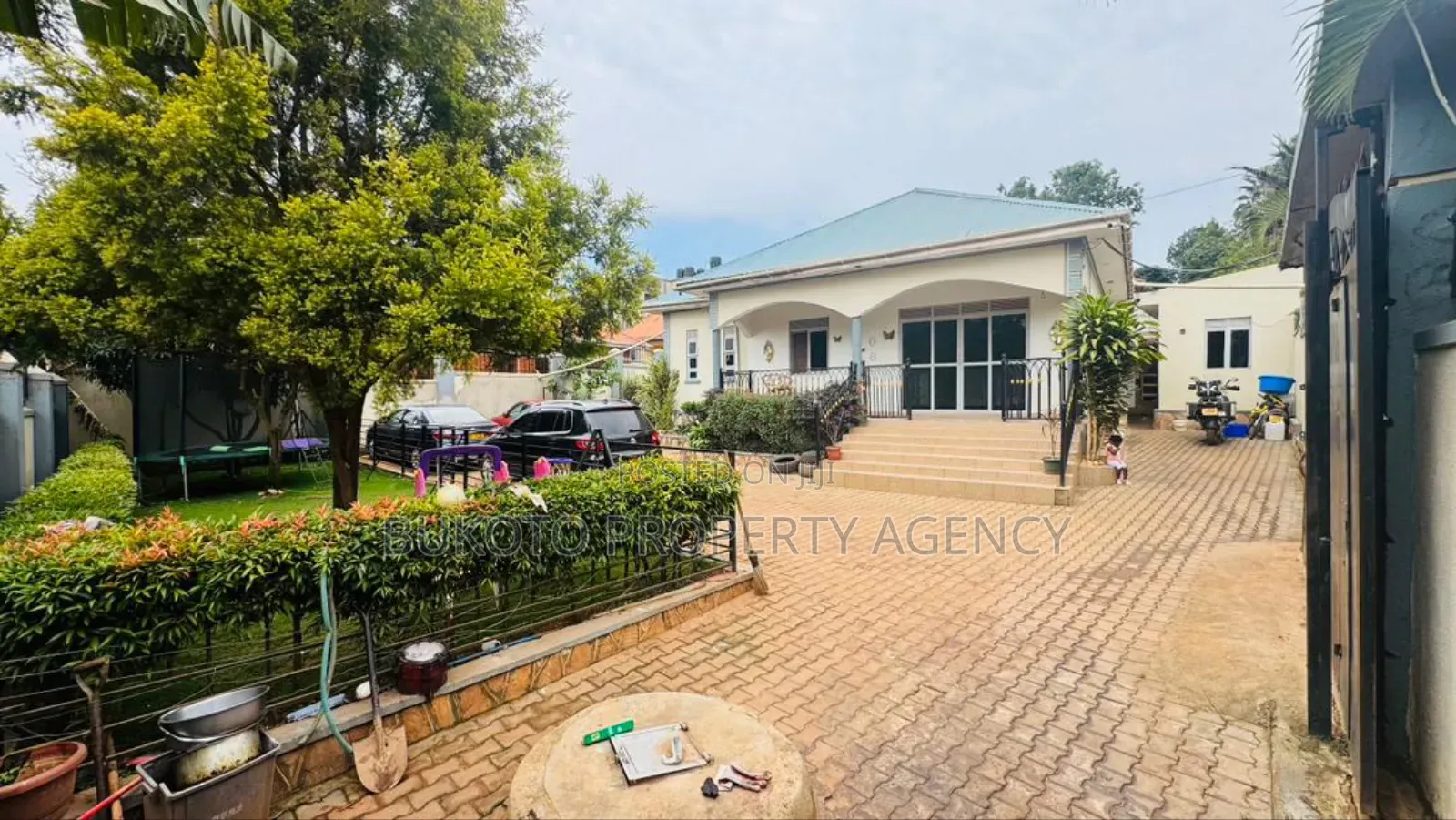 Commercial Building for Sale