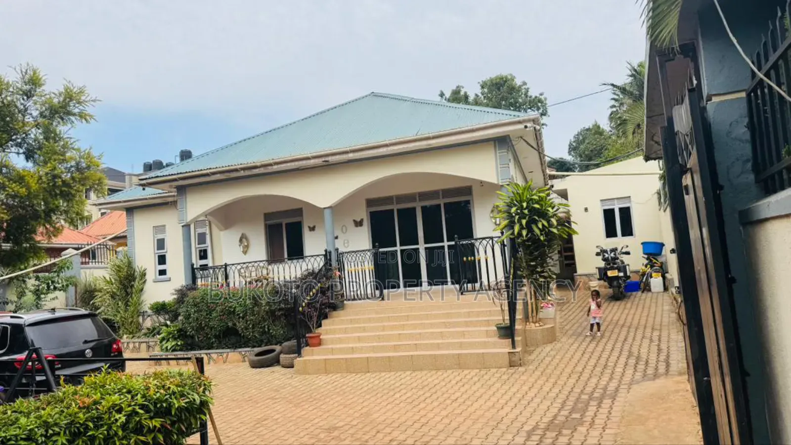 Commercial Building for Sale
