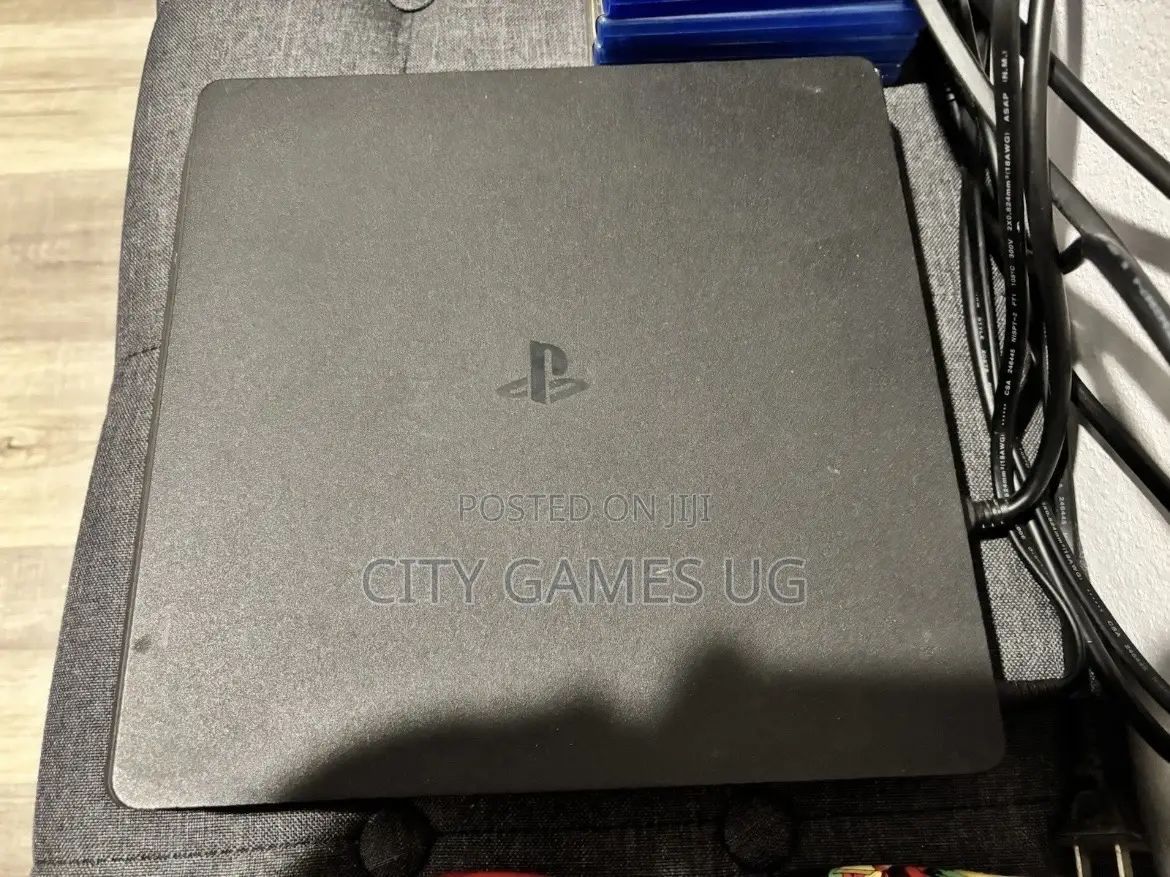 Sony Playstation 4 500gb-Black Console With Brand New Two Controllers