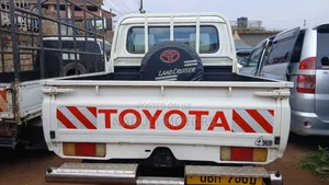 Toyota Land Cruiser 2015 White
