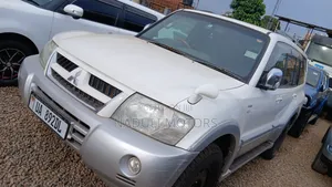 Mitsubishi Pajero 2010 White