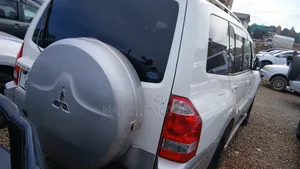 Mitsubishi Pajero 2010 White