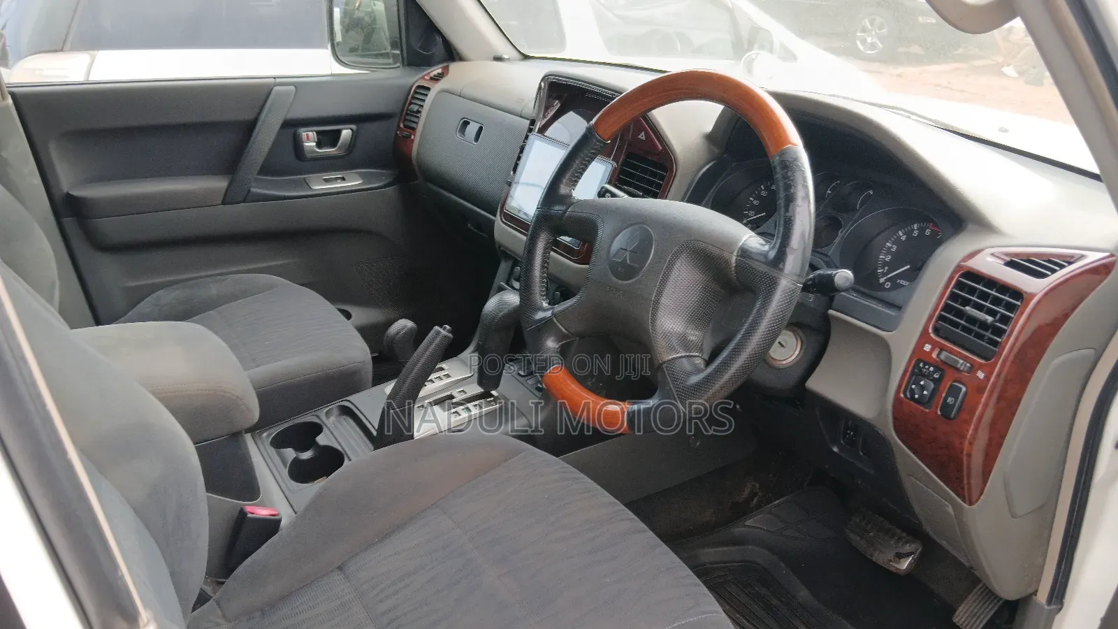 Mitsubishi Pajero 2010 White