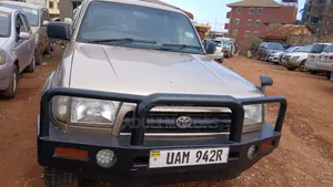 Toyota Hilux Surf 2005 Gold