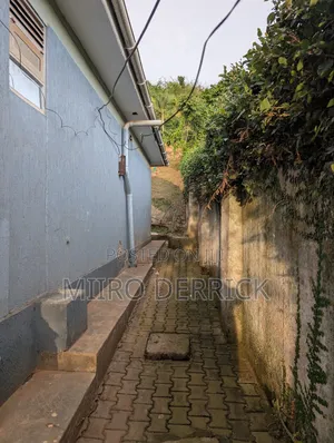 4bdrm House in Seguku Katale, Central Division for sale