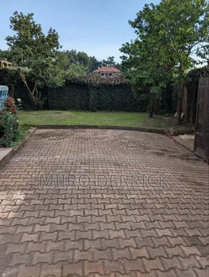 4bdrm House in Seguku Katale, Central Division for sale