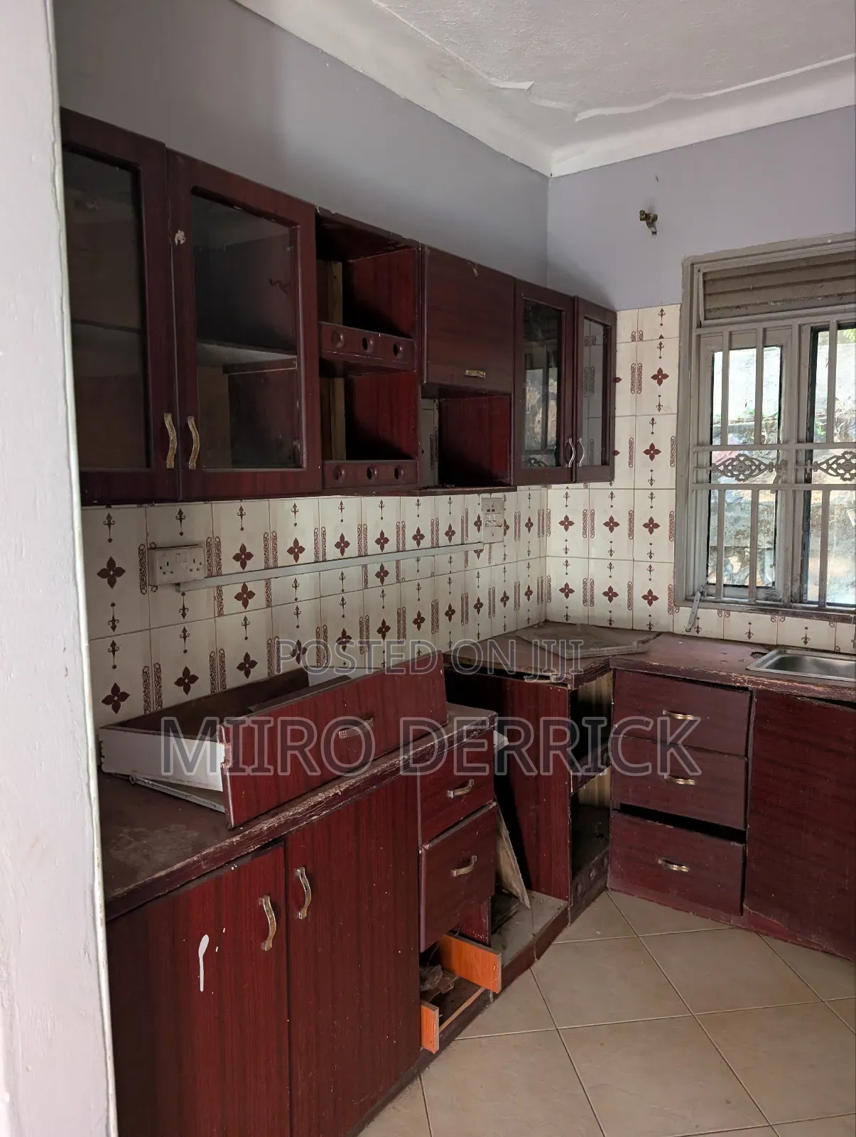 4bdrm House in Seguku Katale, Central Division for sale