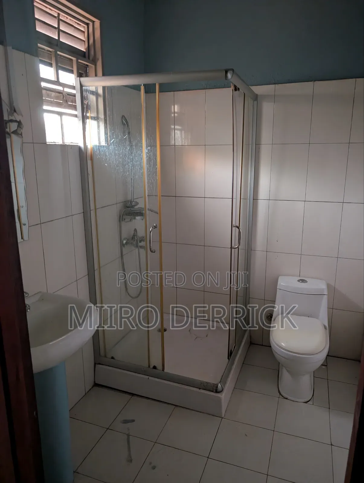 4bdrm House in Seguku Katale, Central Division for sale