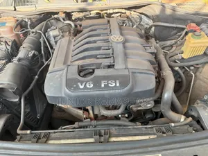 Volkswagen Touareg VR6 Lux 2011 Gray
