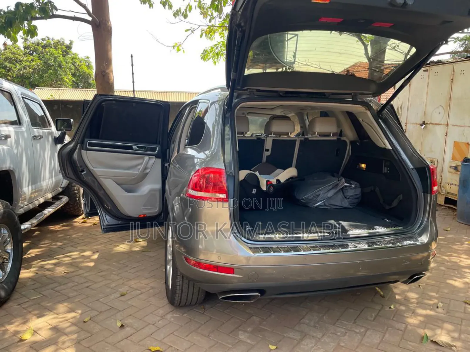 Volkswagen Touareg VR6 Lux 2011 Gray