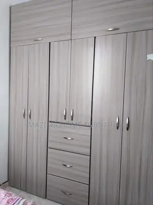 Wardrobe Inbuilt/Wardrobes at 2"