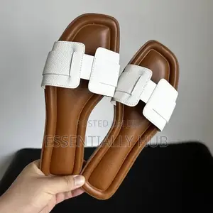 Flat Shoes in Women’S