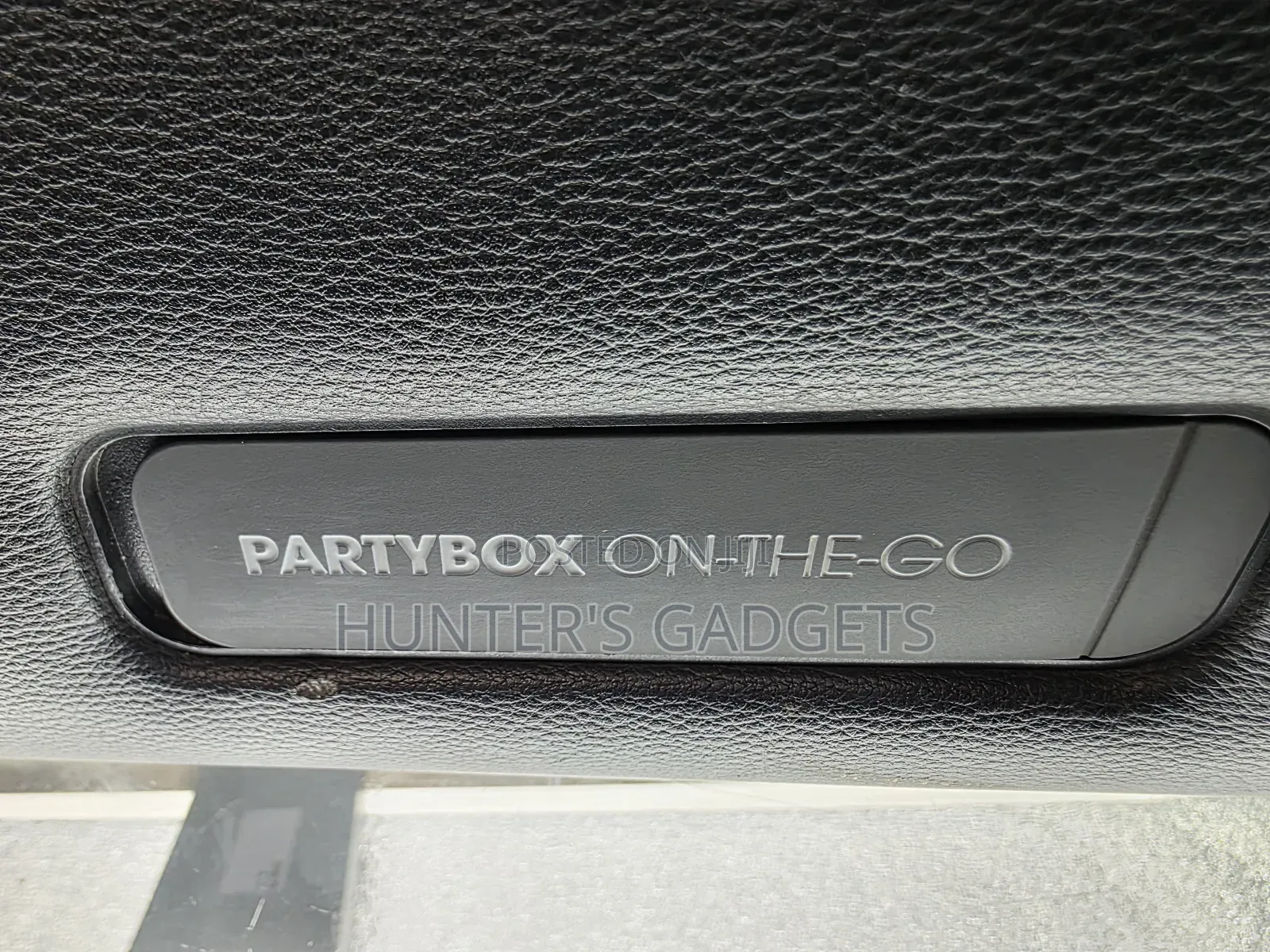 JBL Partybox on the Bluetooth Rechargeable Powerful Speaker Wiz 1micro
