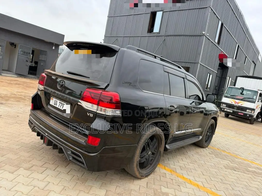 Toyota Land Cruiser 2011 Black