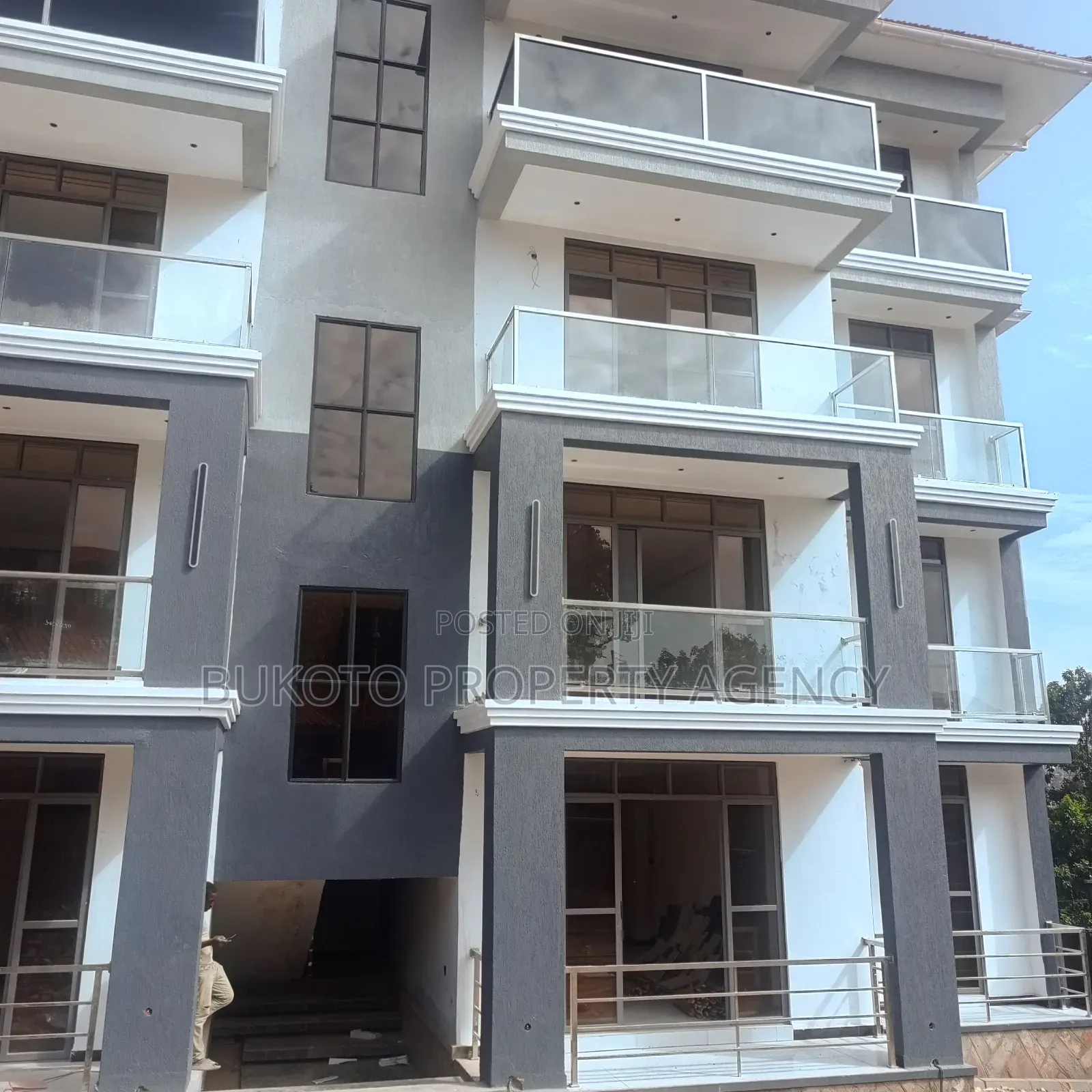 Commercial Building for Sale